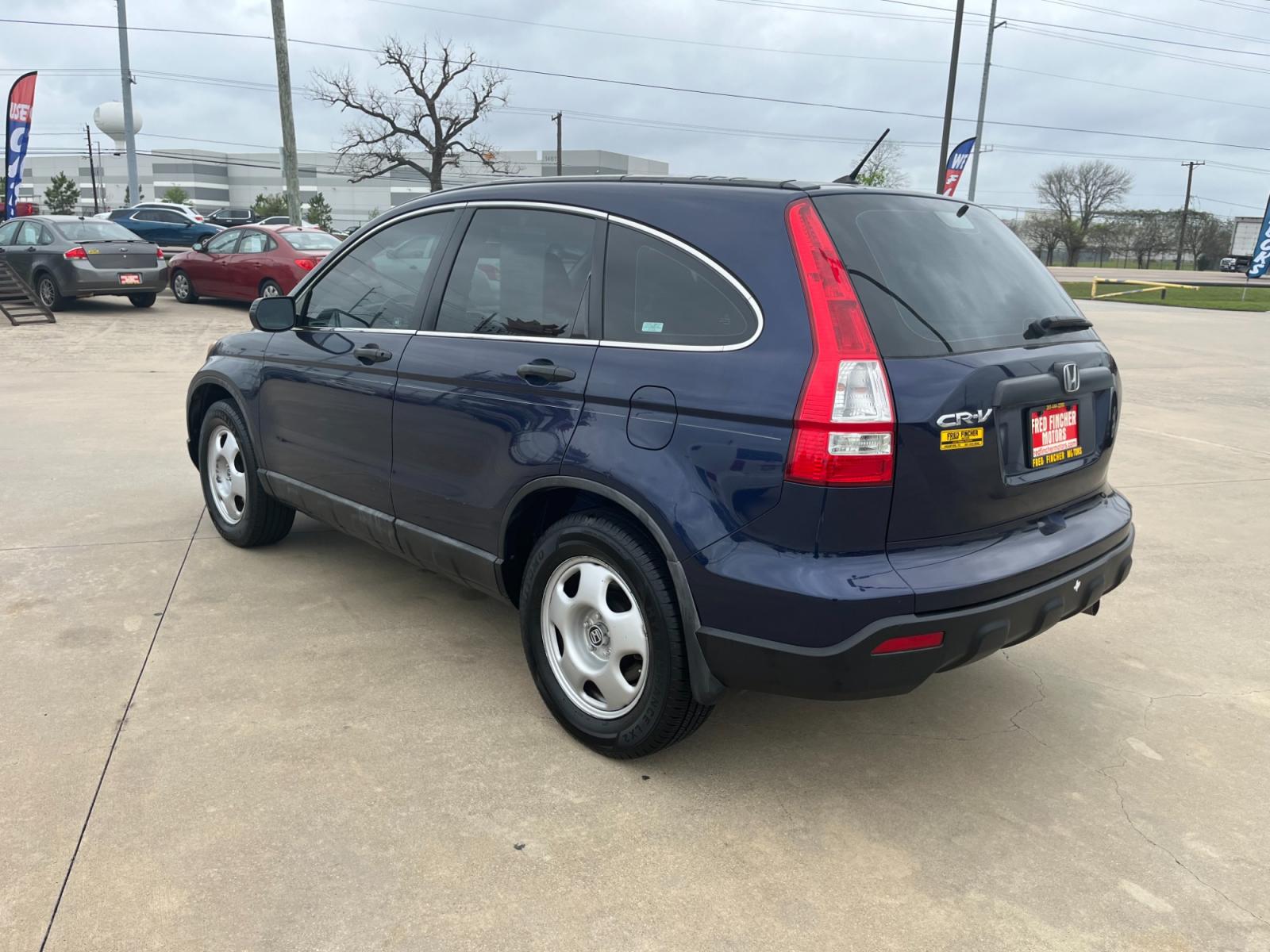 2008 blue /black Honda CR-V LX 2WD AT (3CZRE38348G) with an 2.4L L4 DOHC 16V engine, 5-Speed Automatic Overdrive transmission, located at 14700 Tomball Parkway 249, Houston, TX, 77086, (281) 444-2200, 29.928619, -95.504074 - Photo #4